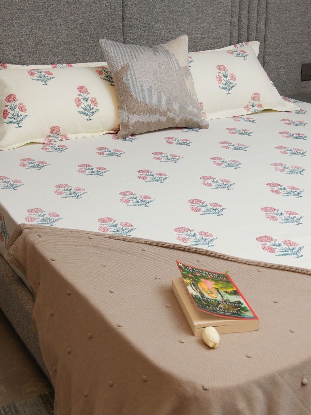 URBAN SPACE Pink & Blue Floral Printed 200 TC Cotton Queen Bedsheet With 2 Pillow Covers
URBAN SPACE Pink & Blue Floral Printed 200 TC Cotton Queen Bedsheet With 2 Pillow Covers