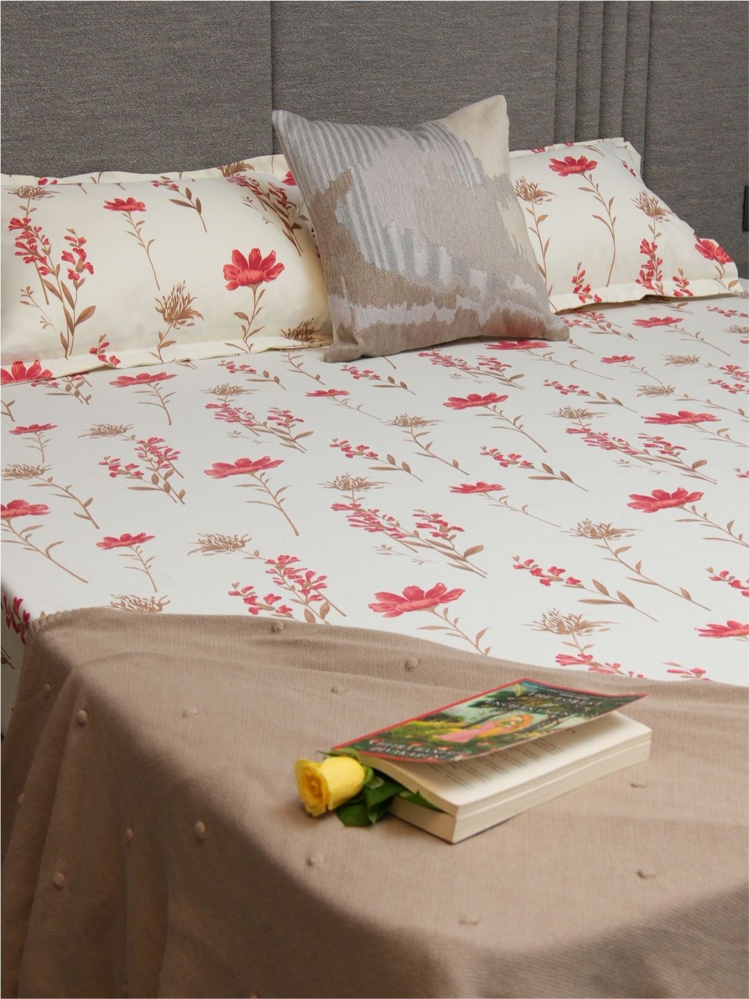 URBAN SPACE Pink & White Floral Printed 200 TC Cotton King Bedsheet With 2 Pillow Covers
URBAN SPACE Pink & White Floral Printed 200 TC Cotton King Bedsheet With 2 Pillow Covers