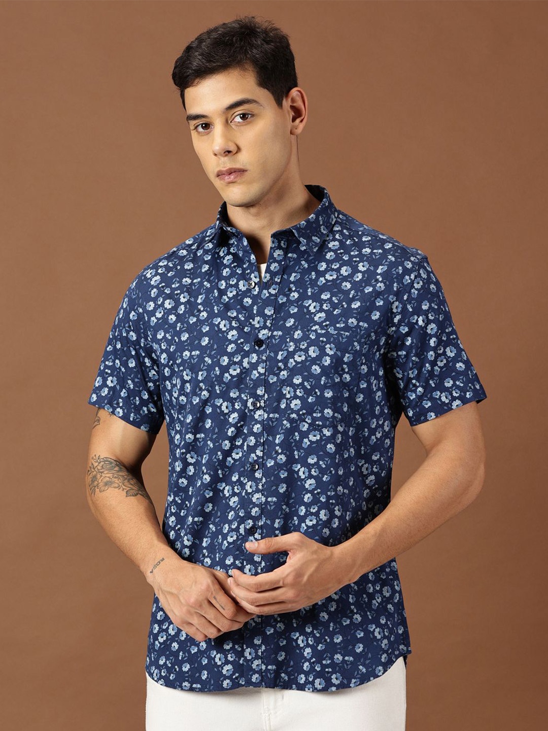 INVICTUS Original Slim Fit Floral Printed Cotton Casual Shirt, Navy blue
INVICTUS Original Slim Fit Floral Printed Cotton Casual Shirt, Navy blue