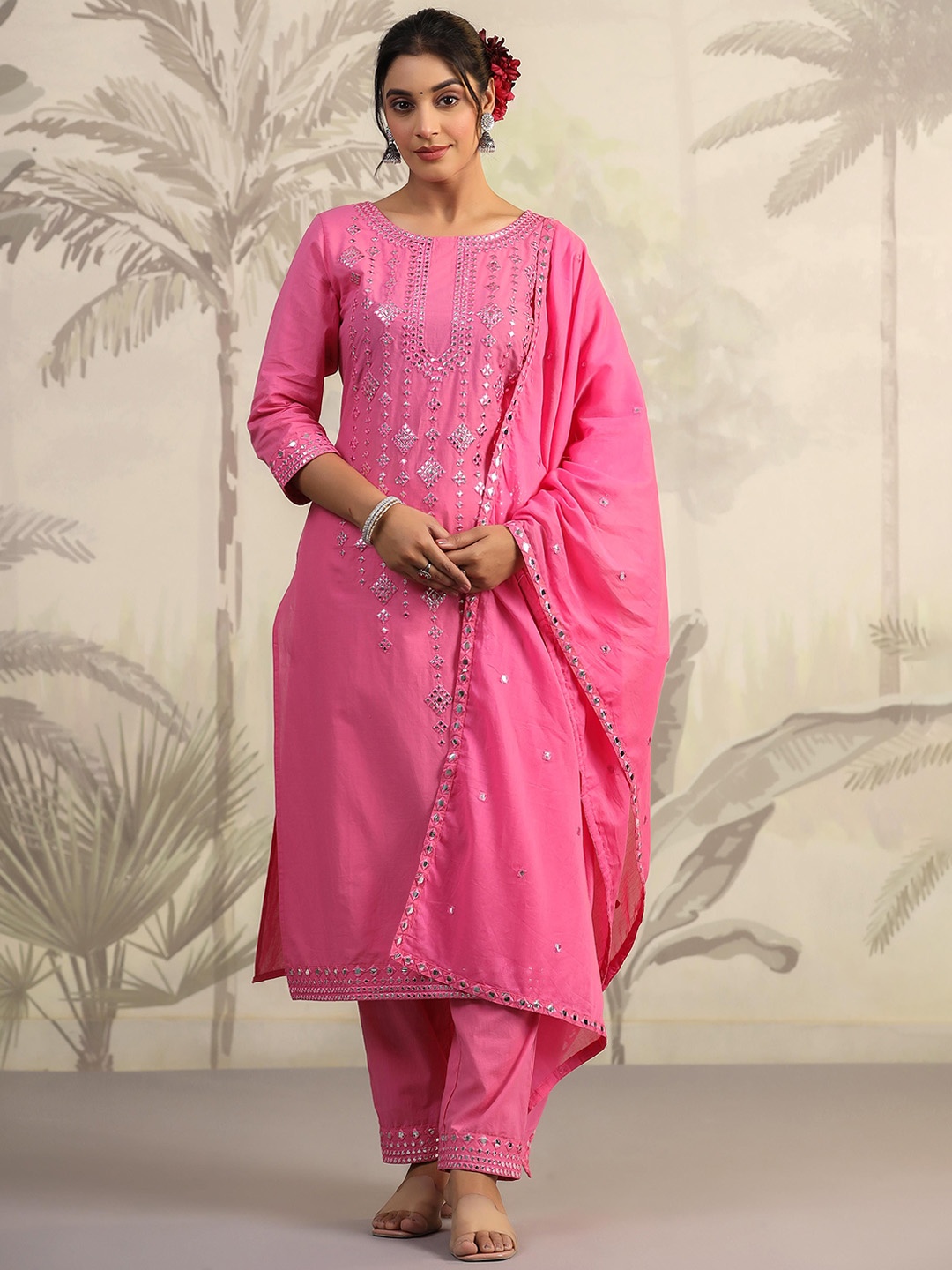 SCAKHI Floral Embroidered Round Neck Pure Cotton Straight Kurta with Trousers & Dupatta, Coral
SCAKHI Floral Embroidered Round Neck Pure Cotton Straight Kurta with Trousers & Dupatta, Coral