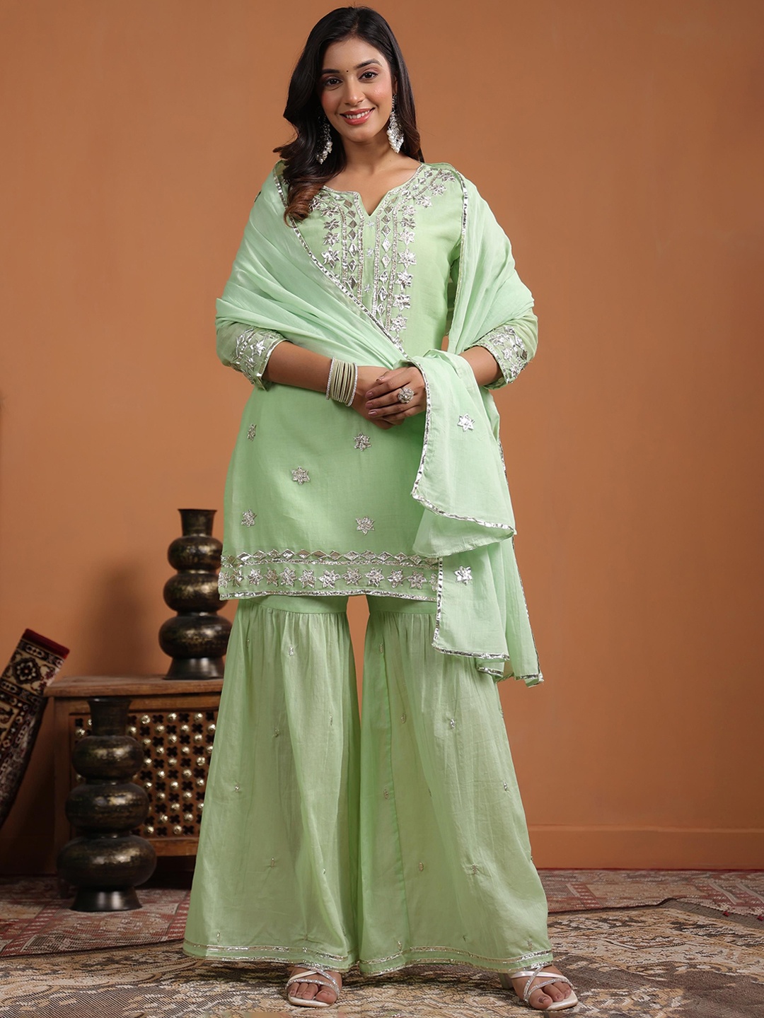 SCAKHI Notch Neck Ethnic Motifs Embroidered Regular Pure Cotton Straight Kurta Set, Green
SCAKHI Notch Neck Ethnic Motifs Embroidered Regular Pure Cotton Straight Kurta Set, Green