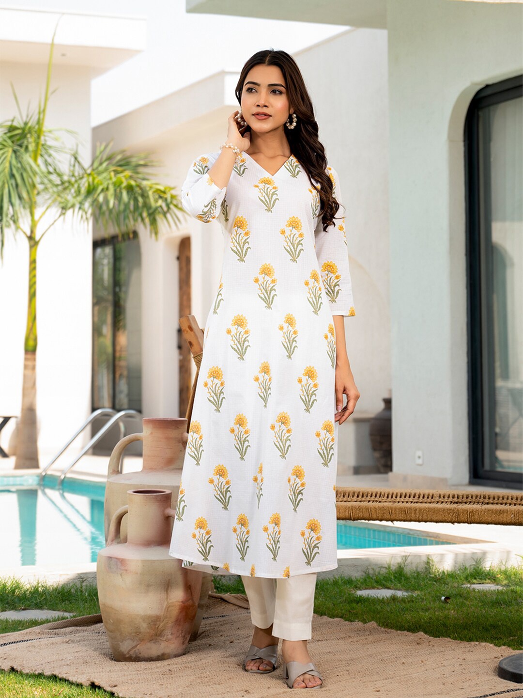 ARAVALII Printed A-Line Kurta With Trouser Set, White