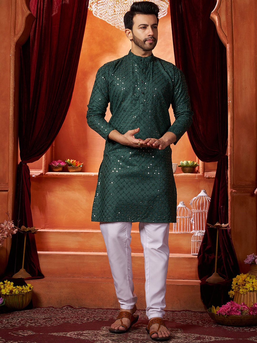 Fashion FRICKS Men Ethnic Motifs Embroidered Regular Sequinned Kurta with Pyjamas, Green
Fashion FRICKS Men Ethnic Motifs Embroidered Regular Sequinned Kurta with Pyjamas, Green