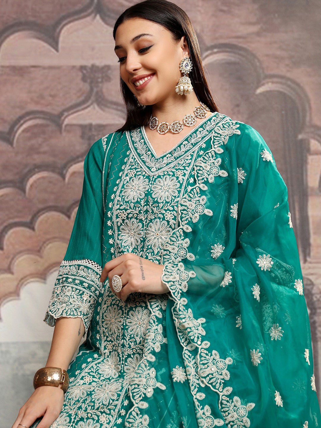 Vishudh Blue Ethnic Motifs Embroidered Thread Work Straight Kurta With Trousers & Dupatta
Vishudh Blue Ethnic Motifs Embroidered Thread Work Straight Kurta With Trousers & Dupatta