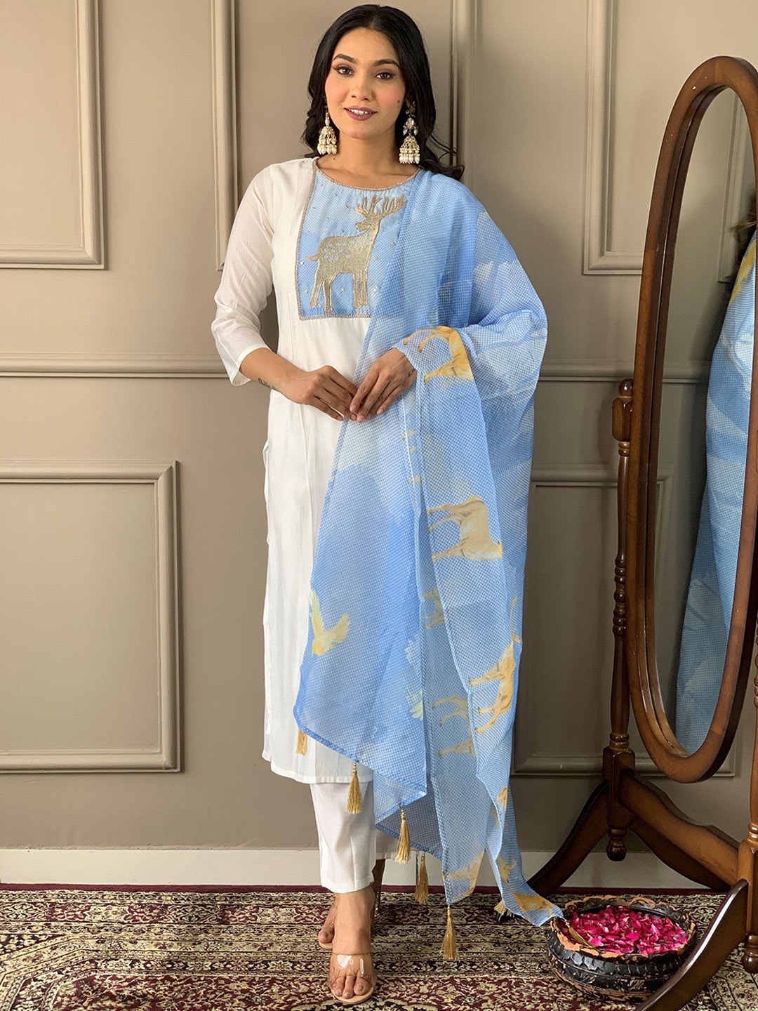 KALINI Floral Yoke Design Regular Thread Work Kurta with Trousers & Dupatta, Off white
KALINI Floral Yoke Design Regular Thread Work Kurta with Trousers & Dupatta, Off white