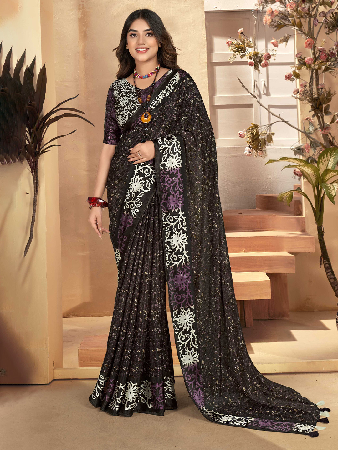 Panzora Floral Printed Saree, Black
Panzora Floral Printed Saree, Black