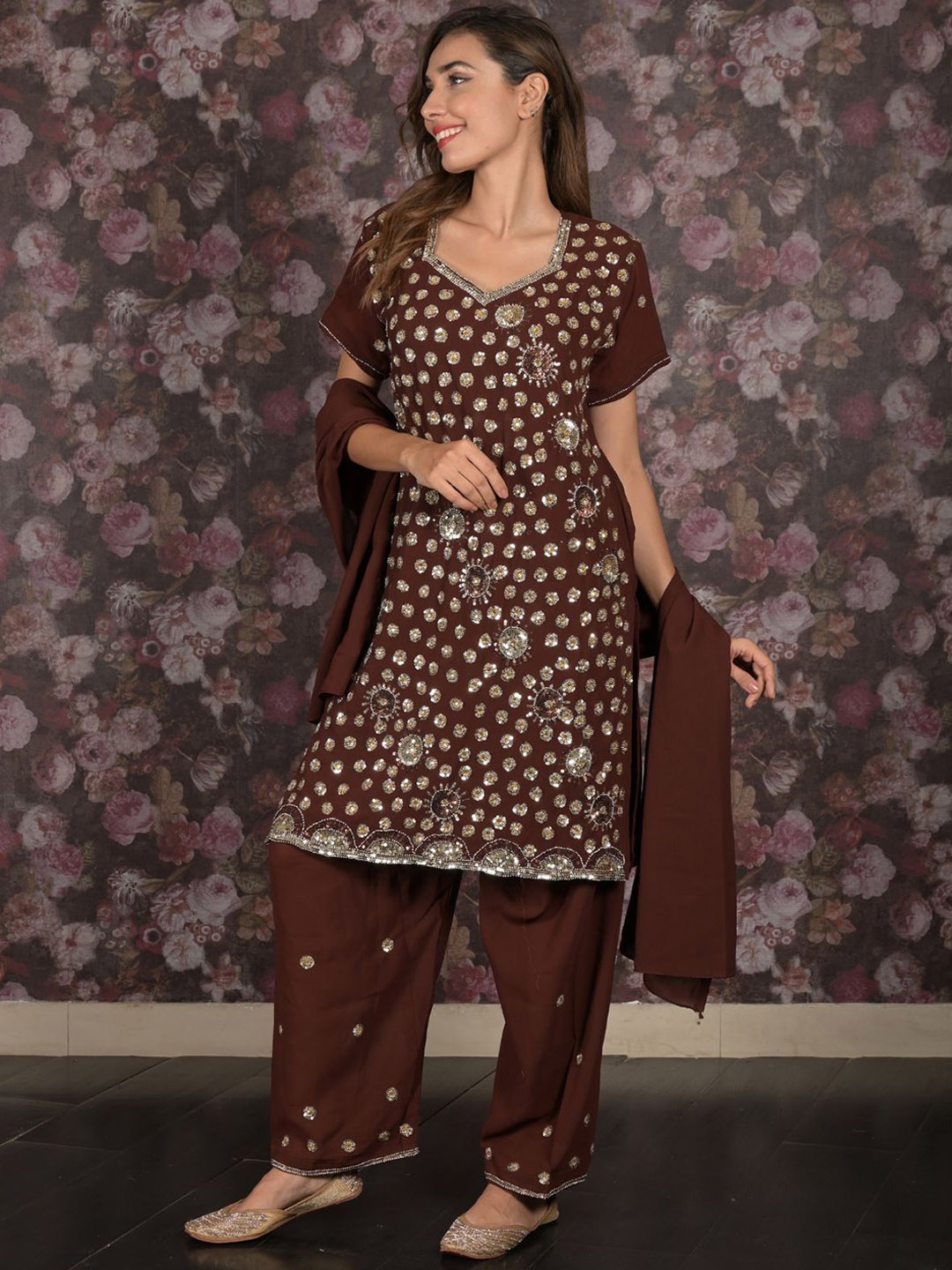 ODETTE Sweetheart Neck Floral Embroidered Sequinned Kurta with Pyjama & Dupatta, Brown
ODETTE Sweetheart Neck Floral Embroidered Sequinned Kurta with Pyjama & Dupatta, Brown