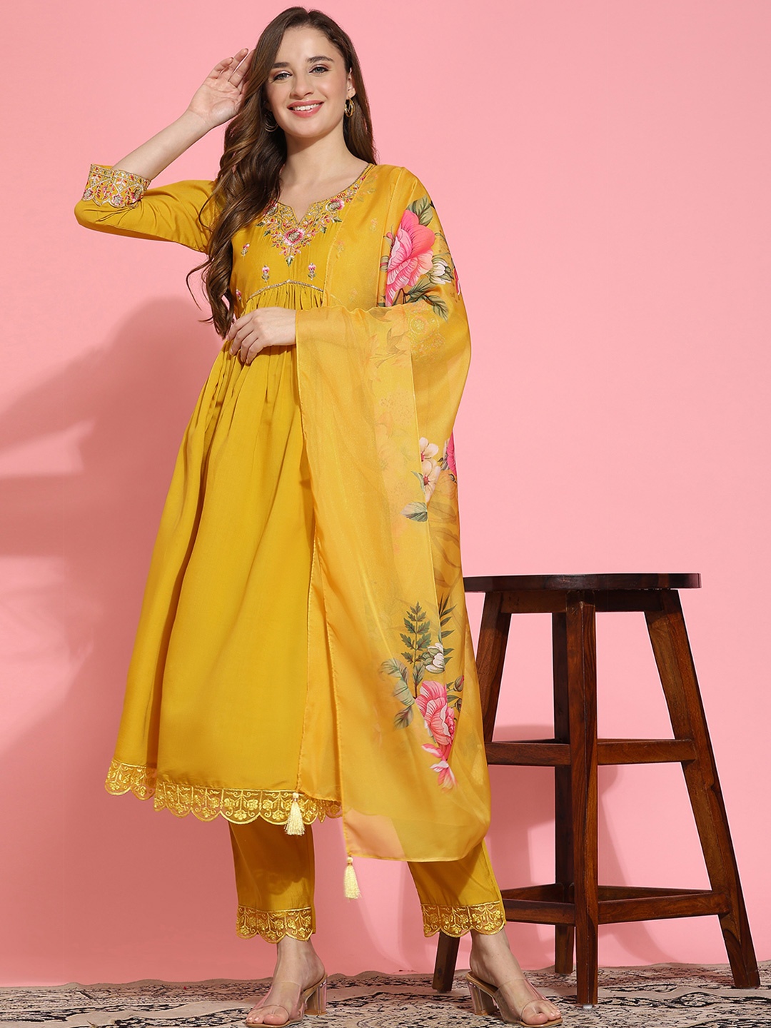 Trendmalls Floral Embroidered Regular Sequinned Kurti with Trousers & With Dupatta, Yellow
Trendmalls Floral Embroidered Regular Sequinned Kurti with Trousers & With Dupatta, Yellow