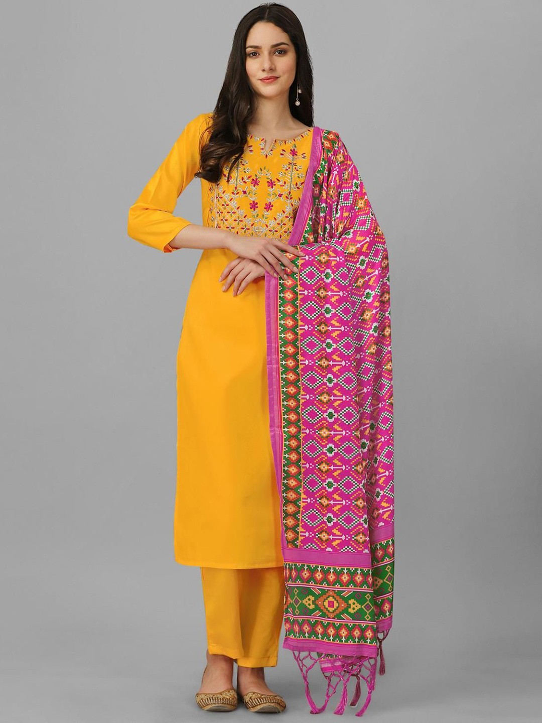 Trendmalls Women Floral Embroidered Regular Thread Work Kurta with Trousers & With Dupatta, Yellow
Trendmalls Women Floral Embroidered Regular Thread Work Kurta with Trousers & With Dupatta, Yellow