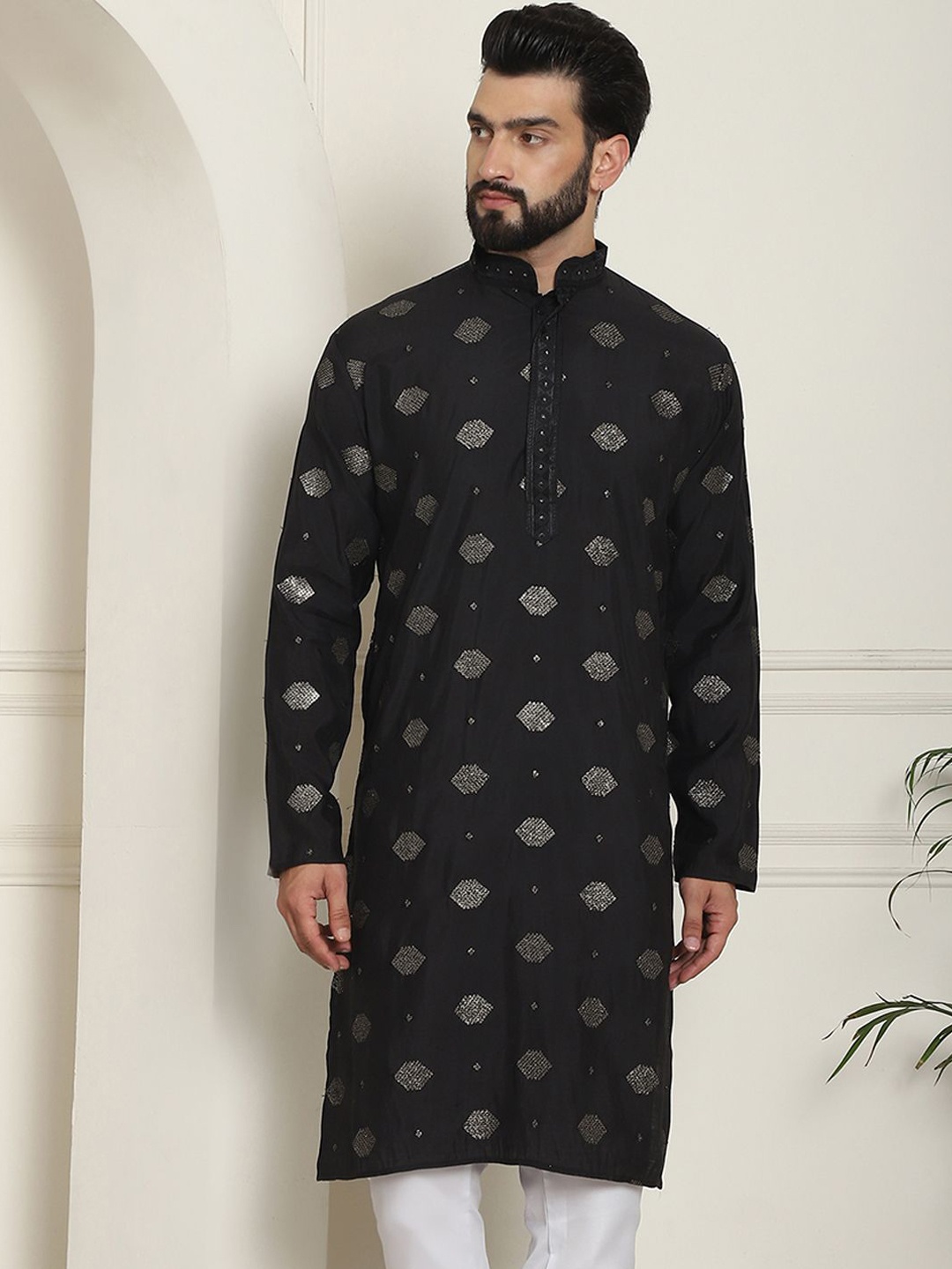 SOJANYA Geometric Embellished Sequinned Mandarin Collar Cotton Silk Straight Kurta, Black
SOJANYA Geometric Embellished Sequinned Mandarin Collar Cotton Silk Straight Kurta, Black