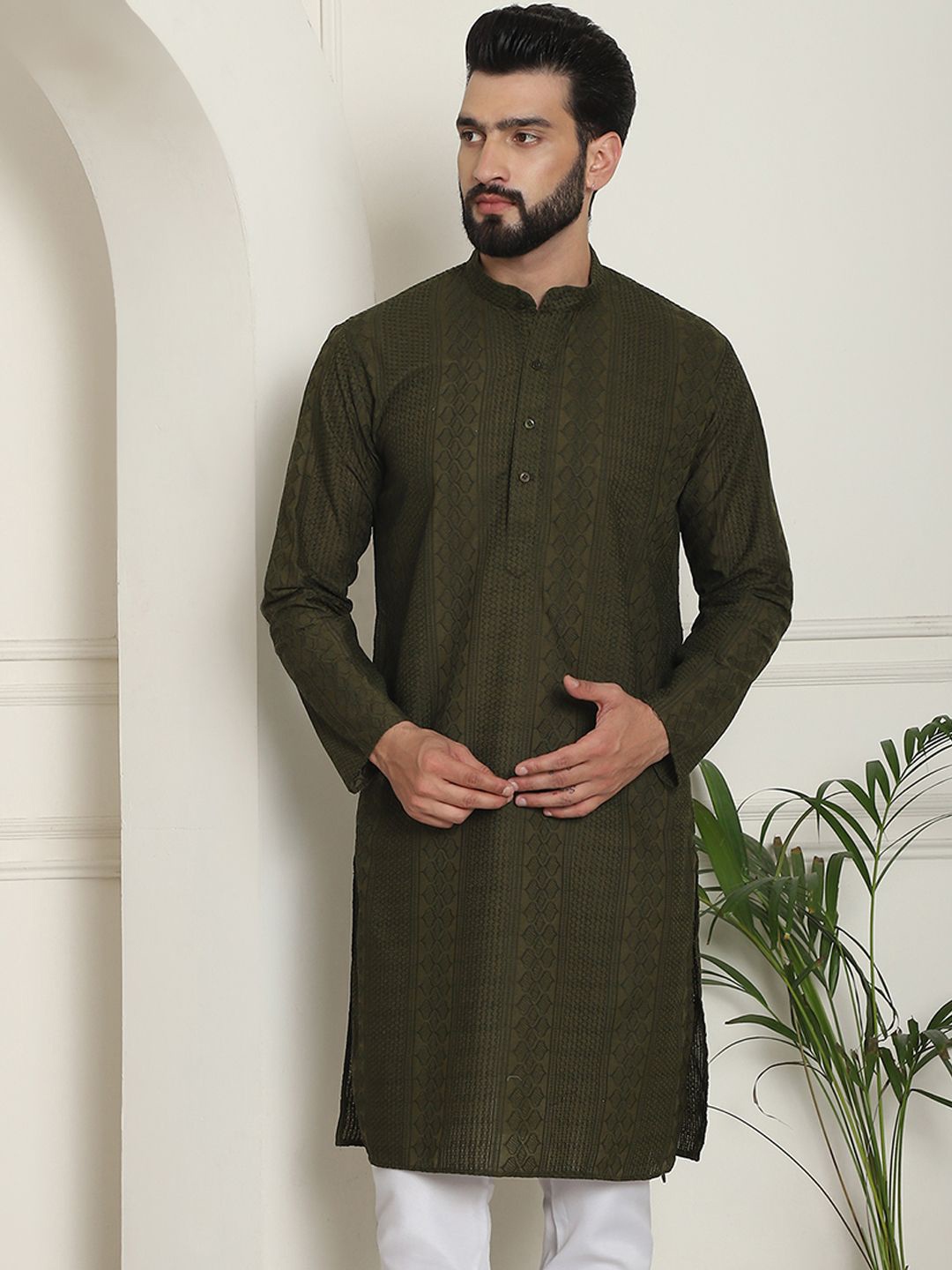 SOJANYA Geometric Embroidered Thread Work Mandarin Collar Pure Cotton Straight Kurta, Green
SOJANYA Geometric Embroidered Thread Work Mandarin Collar Pure Cotton Straight Kurta, Green