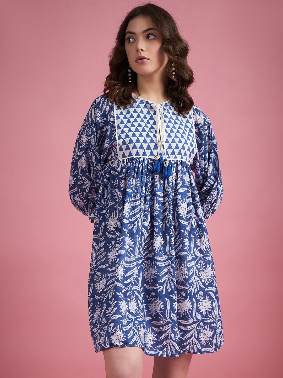 DressBerry Women Ethnic Motifs Printed Tie-Up Neck Puff Sleeves Empire Mini Dress, Blue
DressBerry Women Ethnic Motifs Printed Tie-Up Neck Puff Sleeves Empire Mini Dress, Blue