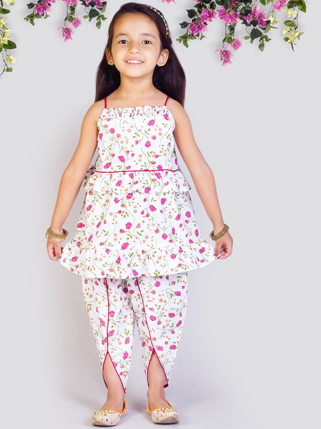 Tangerine Closet Girls Floral Printed Regular Pure Cotton Kurta with Dhoti Pants, Pink
Tangerine Closet Girls Floral Printed Regular Pure Cotton Kurta with Dhoti Pants, Pink