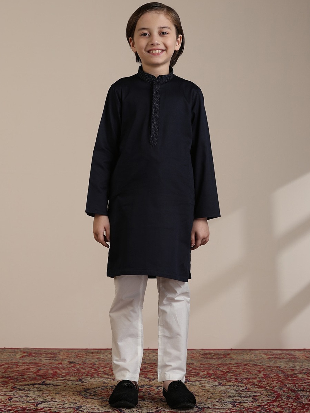 Manyavar Boys Mandarin Collar Regular Straight Kurta With Pyjamas And Nehru Jacket, Blue
Manyavar Boys Mandarin Collar Regular Straight Kurta With Pyjamas And Nehru Jacket, Blue