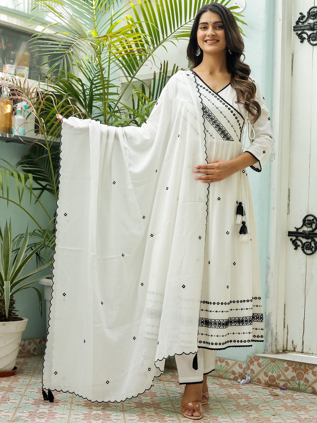 Chandbaali Ethnic Motifs Embroidered Empire Mirror Work Kurta With Trousers & Dupatta, White
Chandbaali Ethnic Motifs Embroidered Empire Mirror Work Kurta With Trousers & Dupatta, White