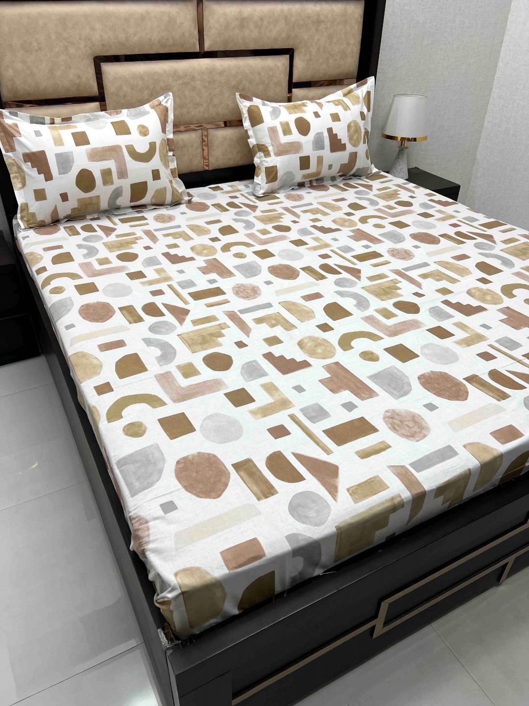 Pure Decor White Printed Pure Cotton 380 TC Super King Bedsheet with 2 Pillow Covers
Pure Decor White Printed Pure Cotton 380 TC Super King Bedsheet with 2 Pillow Covers