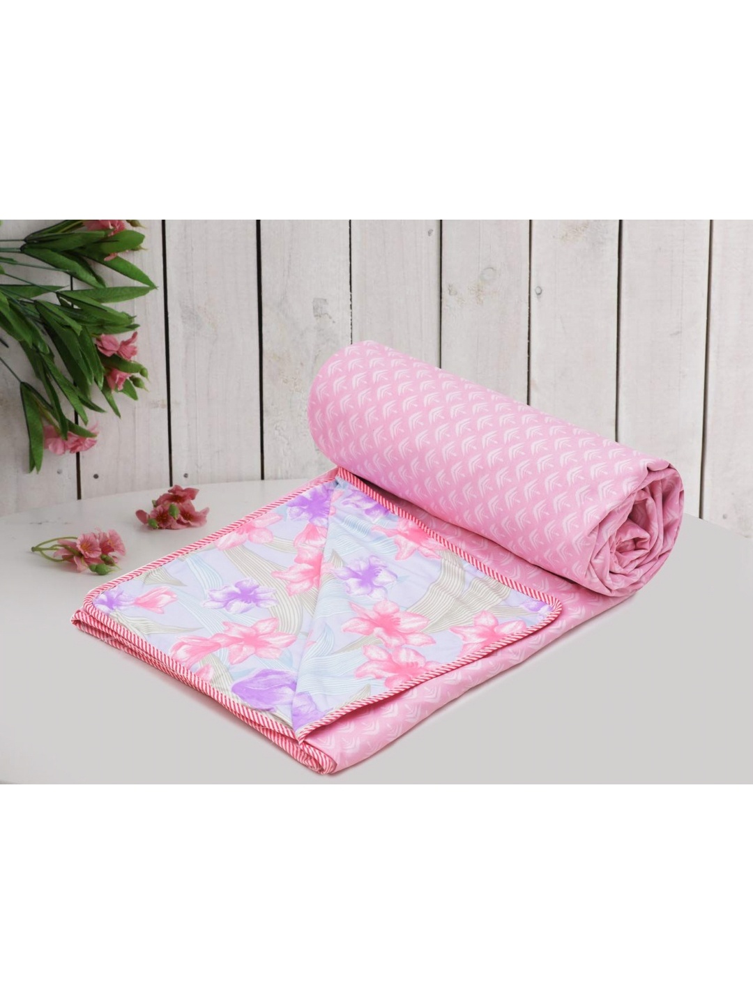 RRC Purple & Pink Floral Printed Microfiber AC Room 120 GSM Reversible Single Bed Dohar
RRC Purple & Pink Floral Printed Microfiber AC Room 120 GSM Reversible Single Bed Dohar