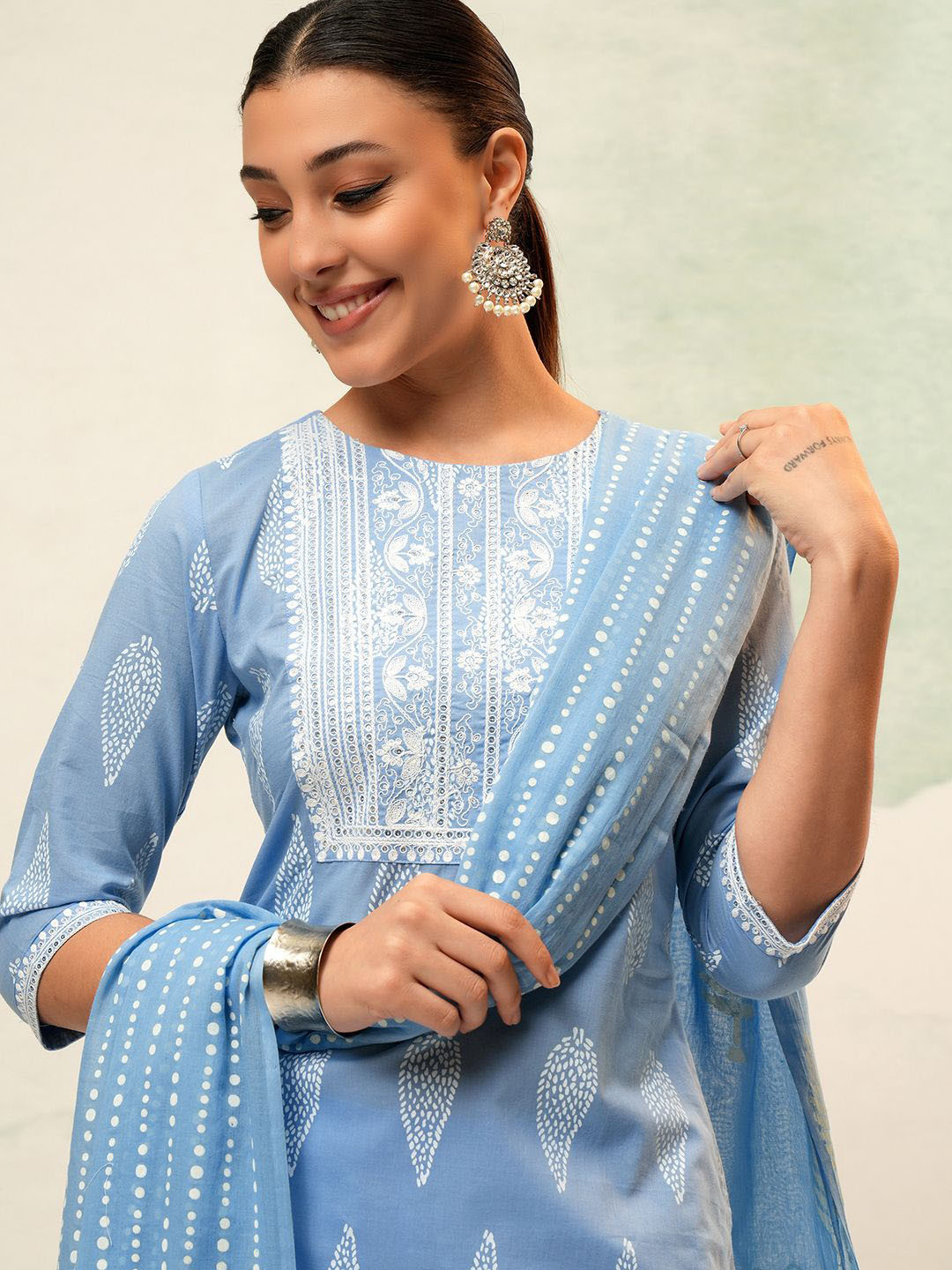 Vishudh Women Ethnic Motifs Printed Regular Pure Cotton Kurta with Trousers & Dupatta, Blue
Vishudh Women Ethnic Motifs Printed Regular Pure Cotton Kurta with Trousers & Dupatta, Blue