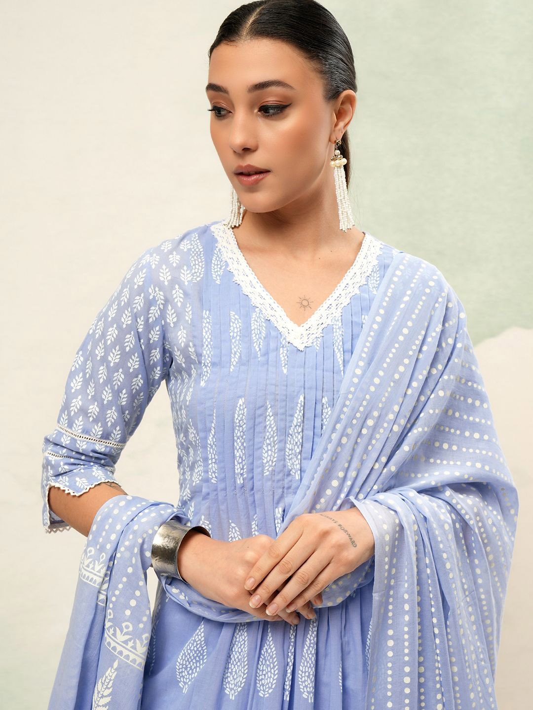Vishudh Women Ethnic Motifs Printed Regular Pure Cotton Kurta with Trousers & With Dupatta, Purple
Vishudh Women Ethnic Motifs Printed Regular Pure Cotton Kurta with Trousers & With Dupatta, Purple