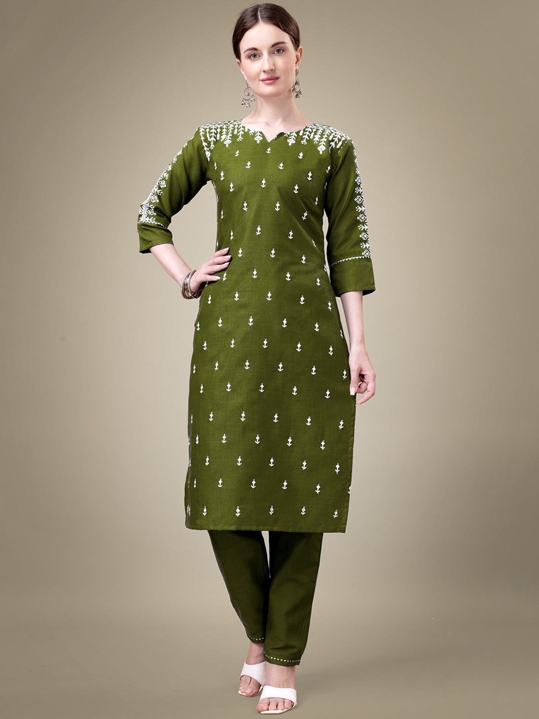 devkison Designer Women Ethnic Motifs Embroidered Regular Thread Work Kurta with Trousers, Green
devkison Designer Women Ethnic Motifs Embroidered Regular Thread Work Kurta with Trousers, Green