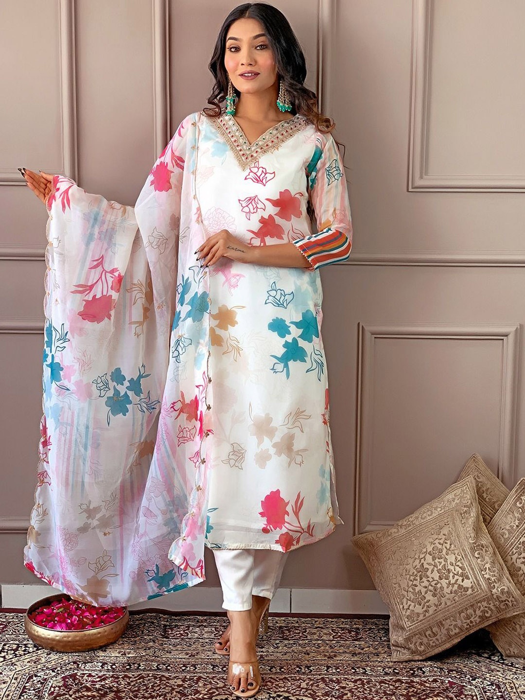 NEWADHIYA ENTERPRISES Women Floral Printed Thread Work Kurta with Trousers & With Dupatta, Cream
NEWADHIYA ENTERPRISES Women Floral Printed Thread Work Kurta with Trousers & With Dupatta, Cream