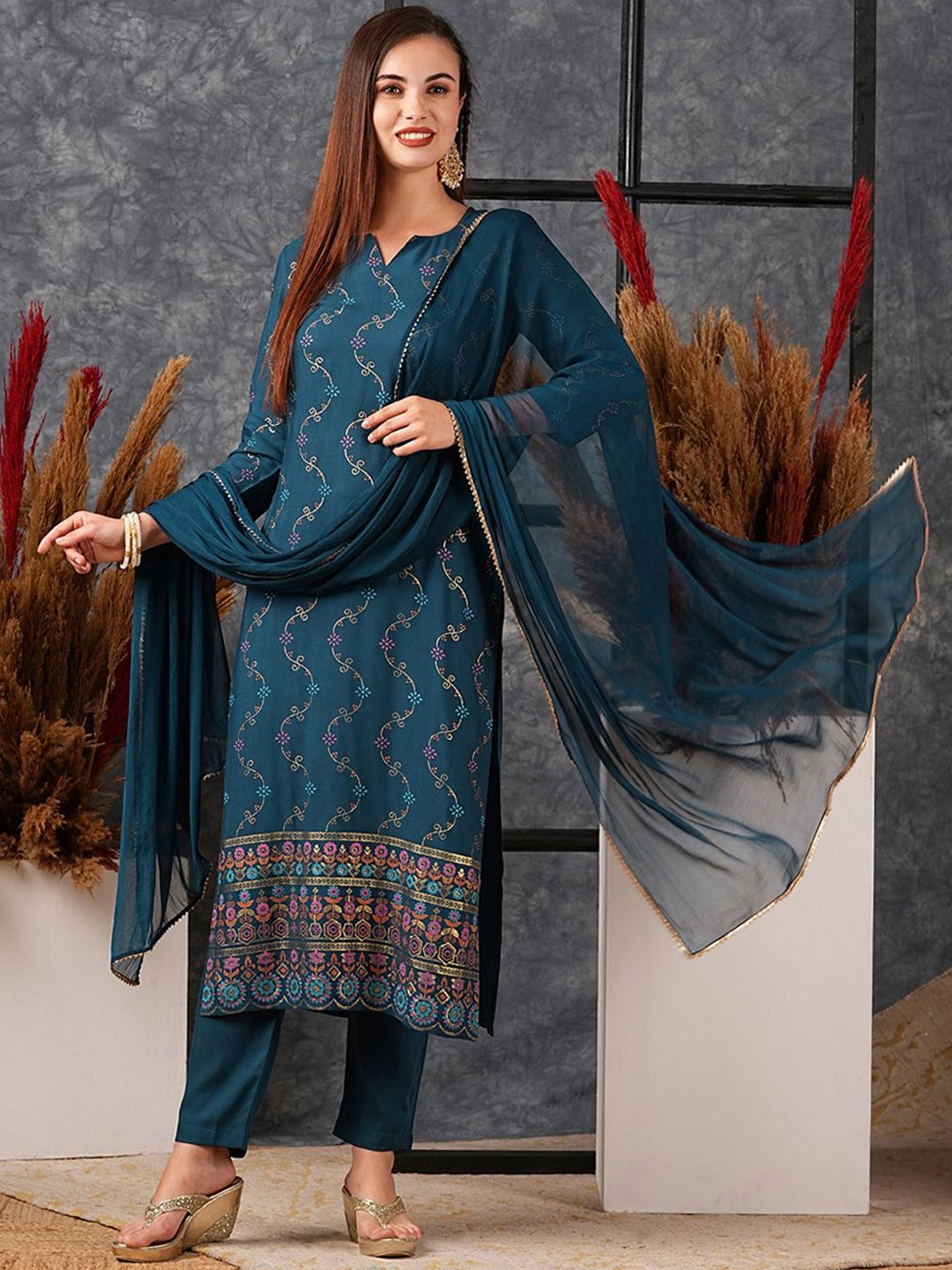 Anni Designer Women Floral Printed Regular Kurta with Trousers & With Dupatta, Blue
Anni Designer Women Floral Printed Regular Kurta with Trousers & With Dupatta, Blue