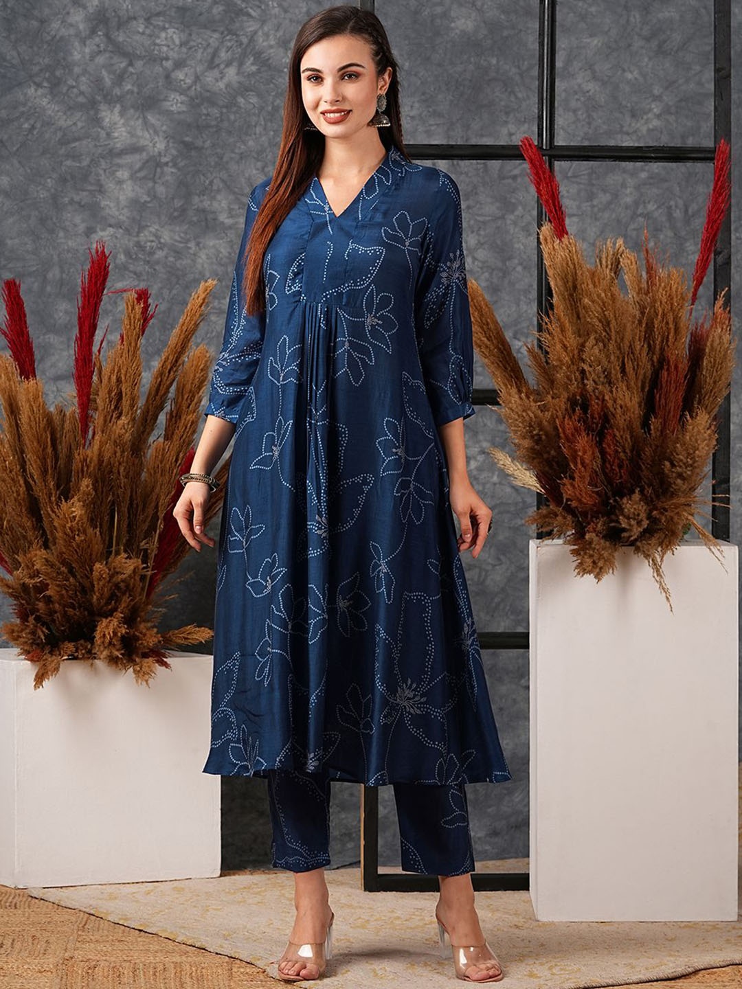 Anni Designer Women Ethnic Motifs Printed Regular Kurta with Trousers, Navy blue
Anni Designer Women Ethnic Motifs Printed Regular Kurta with Trousers, Navy blue
