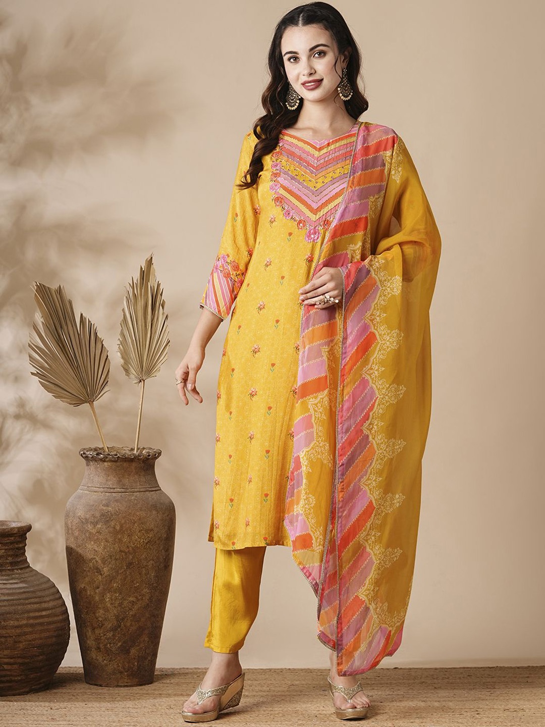 FASHOR Women Floral Printed Regular Mirror Work Kurta with Trousers & With Dupatta, Yellow
FASHOR Women Floral Printed Regular Mirror Work Kurta with Trousers & With Dupatta, Yellow