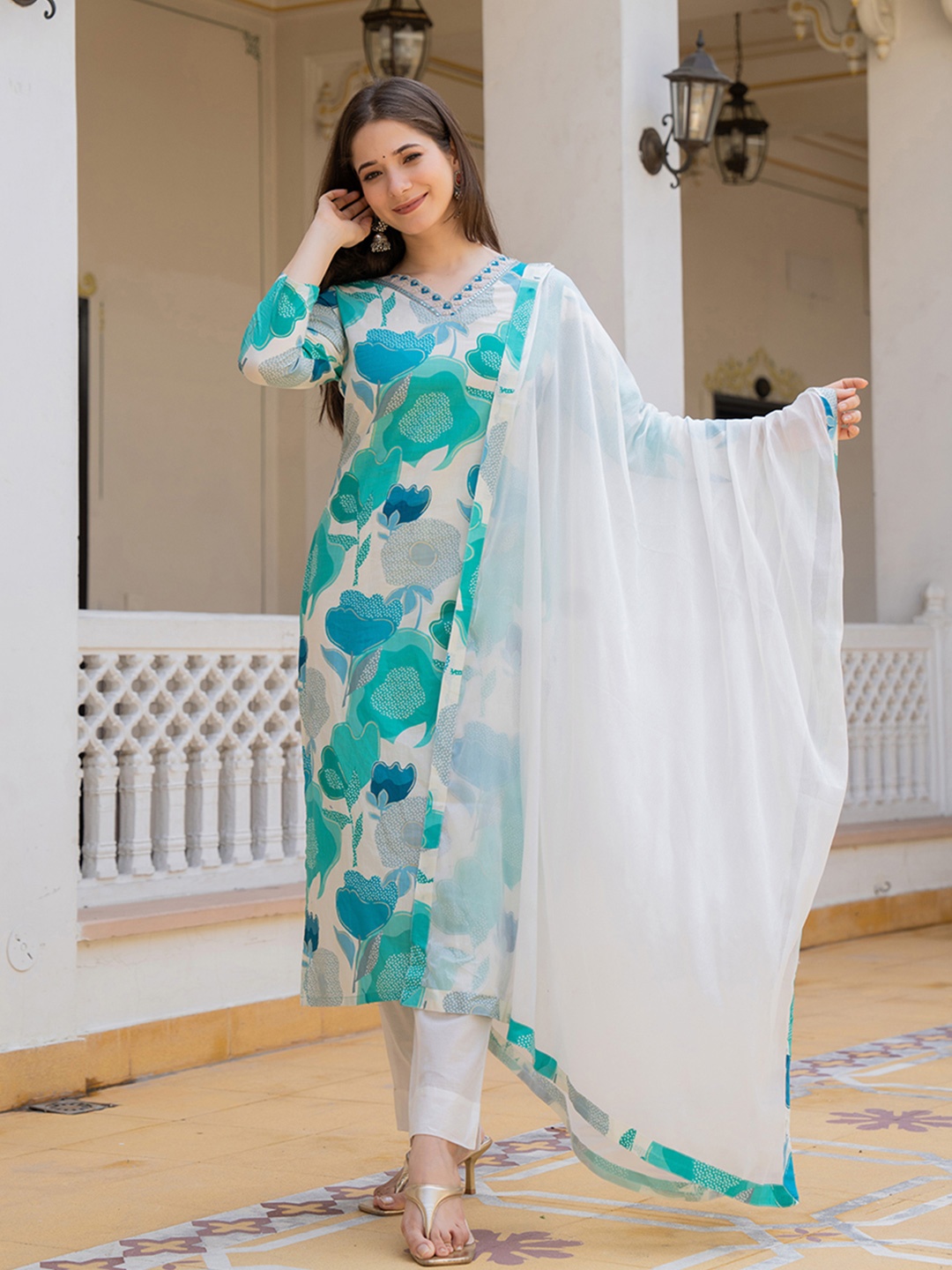 KALINI Women Floral Printed Regular Thread Work Kurta with Trousers & With Dupatta, White
KALINI Women Floral Printed Regular Thread Work Kurta with Trousers & With Dupatta, White
