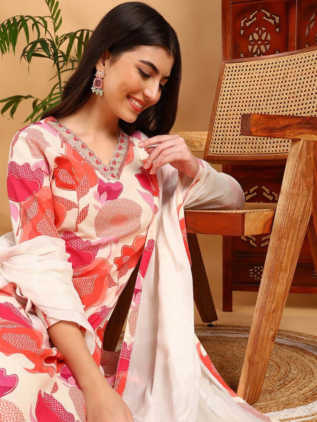 KALINI Women Floral Printed Regular Thread Work Kurta with Trousers & With Dupatta, White
KALINI Women Floral Printed Regular Thread Work Kurta with Trousers & With Dupatta, White