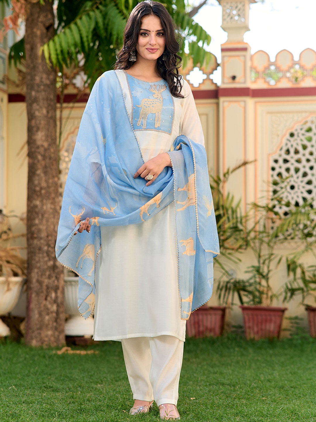 Anouk Women Floral Yoke Design Regular Chanderi Silk Kurta with Trousers & With Dupatta, White
Anouk Women Floral Yoke Design Regular Chanderi Silk Kurta with Trousers & With Dupatta, White
