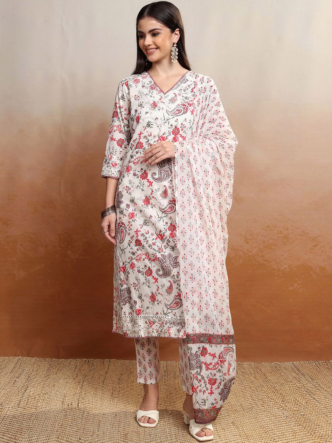 Vishudh Women Floral Printed Regular Pure Cotton Kurta with Trousers & With Dupatta, Red
Vishudh Women Floral Printed Regular Pure Cotton Kurta with Trousers & With Dupatta, Red