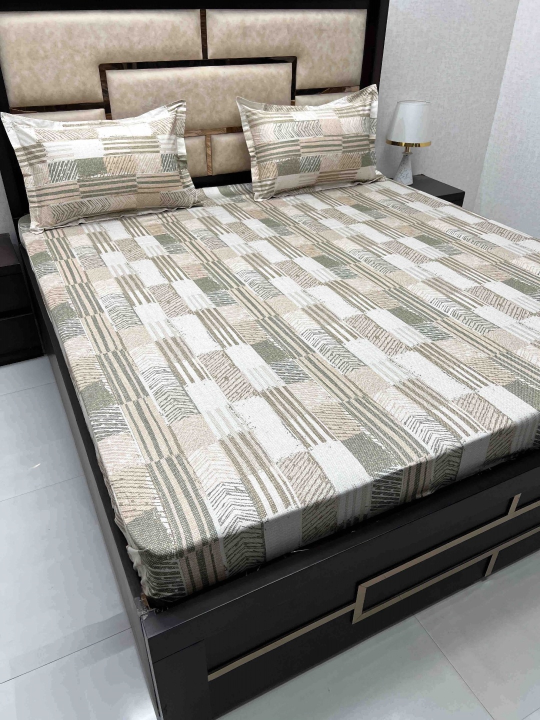 Pure Decor Cotton Super King Size Double Bed Bedsheet With 2 Pillow Covers 3.04 m x 3.04 m, Green
Pure Decor Cotton Super King Size Double Bed Bedsheet With 2 Pillow Covers 3.04 m x 3.04 m, Green