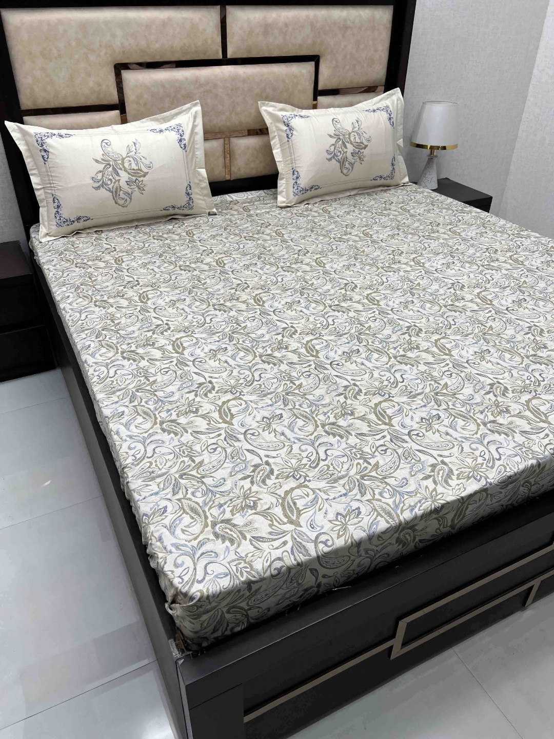 Pure Decor Grey & Green Ethnic Motifs Cotton 380 TC King Bedsheet with 2 Pillow Covers
Pure Decor Grey & Green Ethnic Motifs Cotton 380 TC King Bedsheet with 2 Pillow Covers