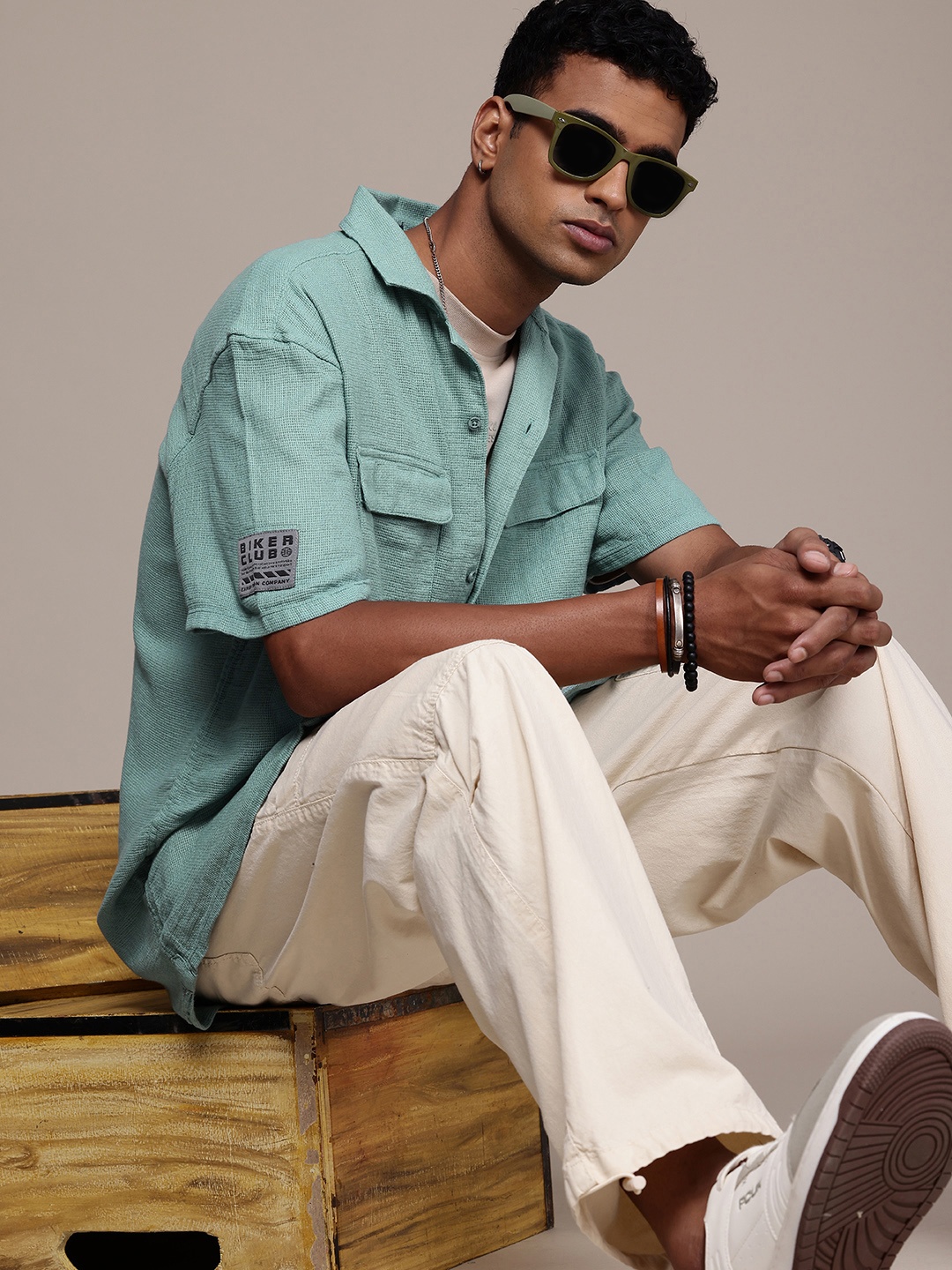 The Roadster Life Co. Relaxed Fit Drop-Shoulder Sleeves Pure Cotton Casual Shirt, Green
The Roadster Life Co. Relaxed Fit Drop-Shoulder Sleeves Pure Cotton Casual Shirt, Green