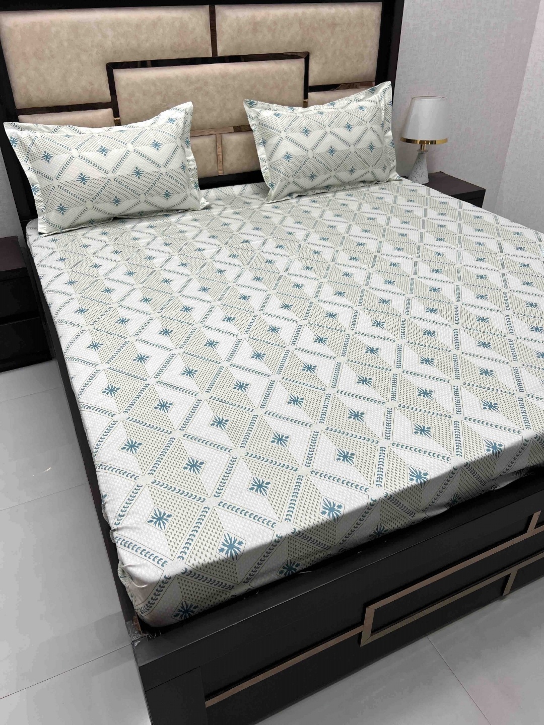 Pure Decor Green & Grey Floral Pure Cotton 350 TC Queen Bedsheet with 2 Pillow Covers
Pure Decor Green & Grey Floral Pure Cotton 350 TC Queen Bedsheet with 2 Pillow Covers