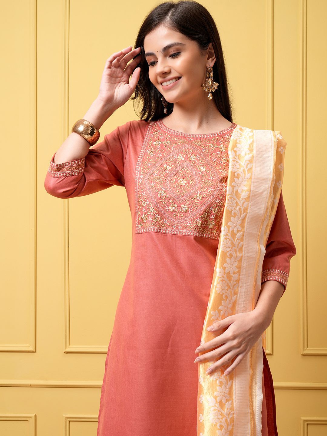 Vishudh Women Floral Embroidered Regular Kurta with Palazzos & With Dupatta, Peach
Vishudh Women Floral Embroidered Regular Kurta with Palazzos & With Dupatta, Peach
