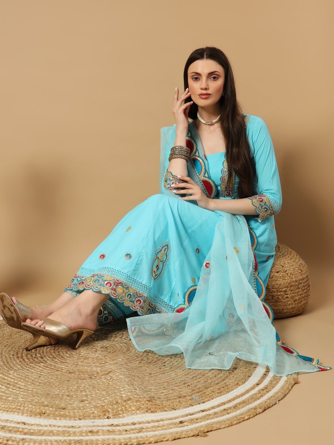 IkDaiya Women Floral Embroidered Regular Sequinned Kurta with Trousers & Dupatta, Blue
IkDaiya Women Floral Embroidered Regular Sequinned Kurta with Trousers & Dupatta, Blue