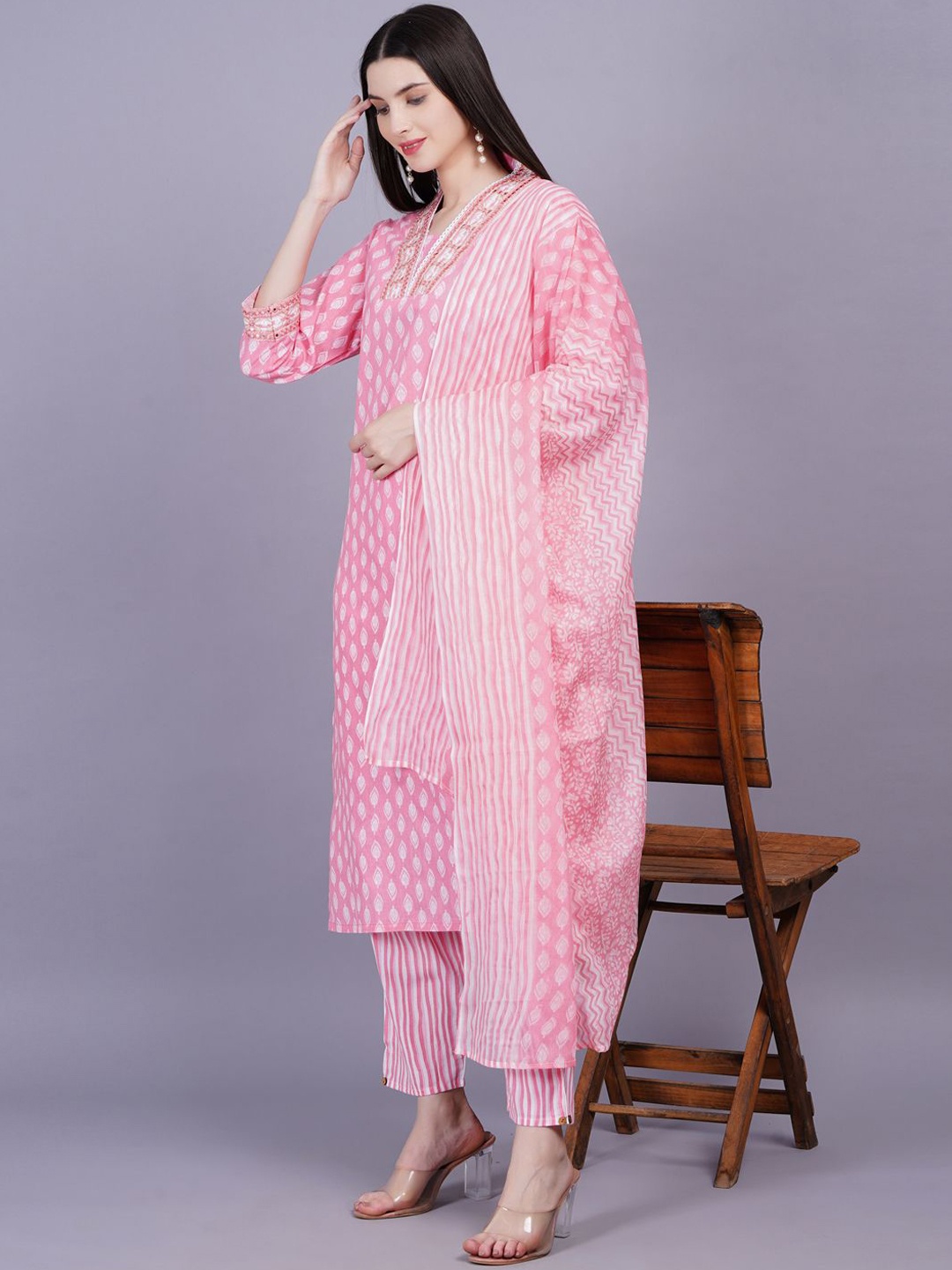 KALINI Women Floral Printed Regular Mirror Work Pure Cotton Kurta with Trousers & Dupatta, Pink
KALINI Women Floral Printed Regular Mirror Work Pure Cotton Kurta with Trousers & Dupatta, Pink
