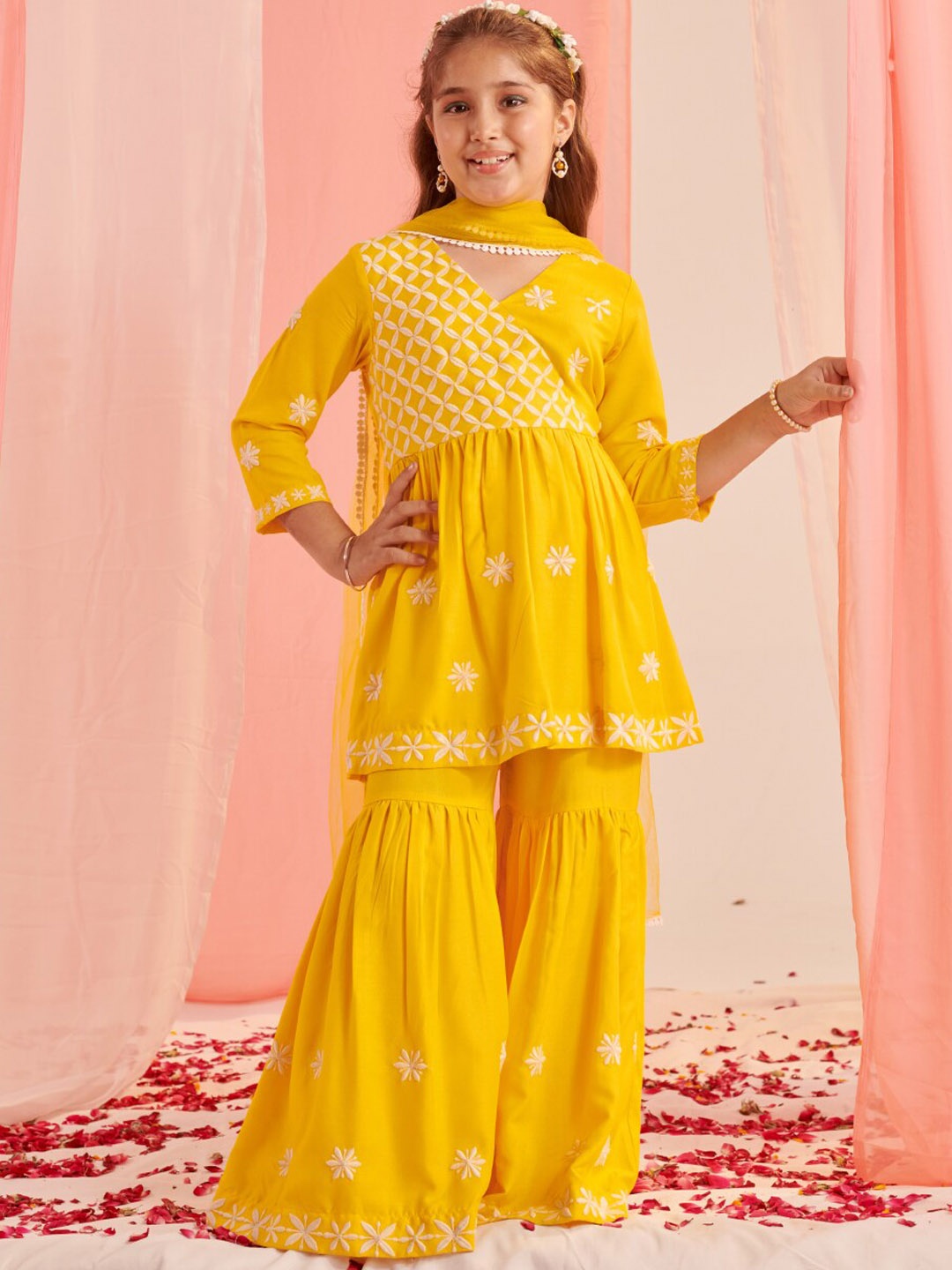 pspeaches Girls Floral Embroidered Pleated Kurta with Sharara & With Dupatta, Yellow
pspeaches Girls Floral Embroidered Pleated Kurta with Sharara & With Dupatta, Yellow