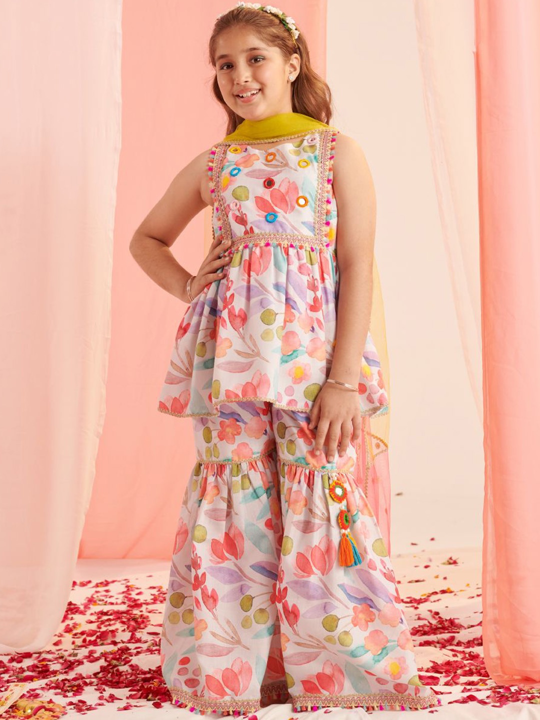 pspeaches Girls Floral Printed Angrakha Kurta with Sharara & With Dupatta, White
pspeaches Girls Floral Printed Angrakha Kurta with Sharara & With Dupatta, White