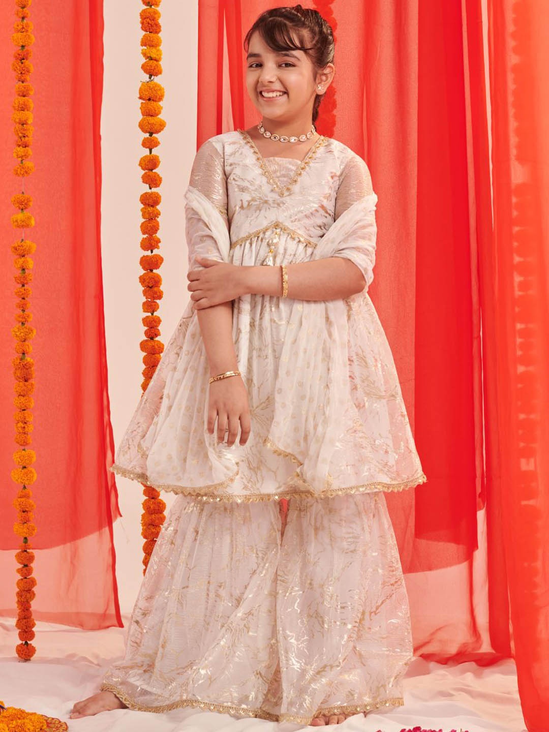 pspeaches Girls Floral Printed Regular Kurta with Sharara & With Dupatta, White
pspeaches Girls Floral Printed Regular Kurta with Sharara & With Dupatta, White