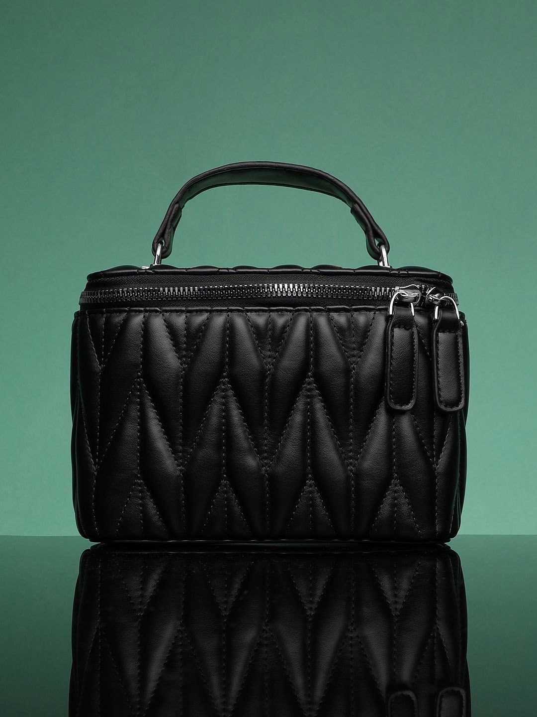 HAUTE SAUCE by Campus Sutra Leather Structured Handheld Bag with Quilted, Black
HAUTE SAUCE by Campus Sutra Leather Structured Handheld Bag with Quilted, Black