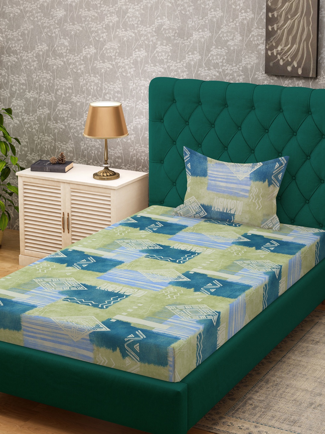 KLOTTHE Green Geometric Printed Pure Cotton 400 TC Single Bedsheets With Pillow Cover
KLOTTHE Green Geometric Printed Pure Cotton 400 TC Single Bedsheets With Pillow Cover