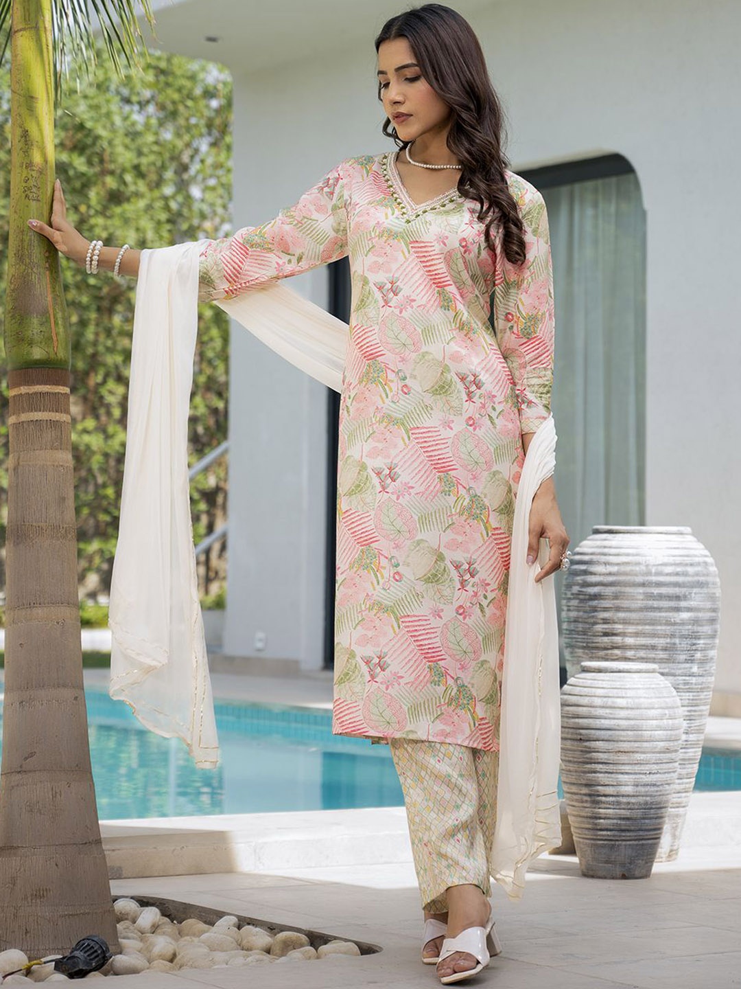 Divena Women Floral Printed Regular Thread Work Kurta with Trousers & With Dupatta, Cream
Divena Women Floral Printed Regular Thread Work Kurta with Trousers & With Dupatta, Cream
