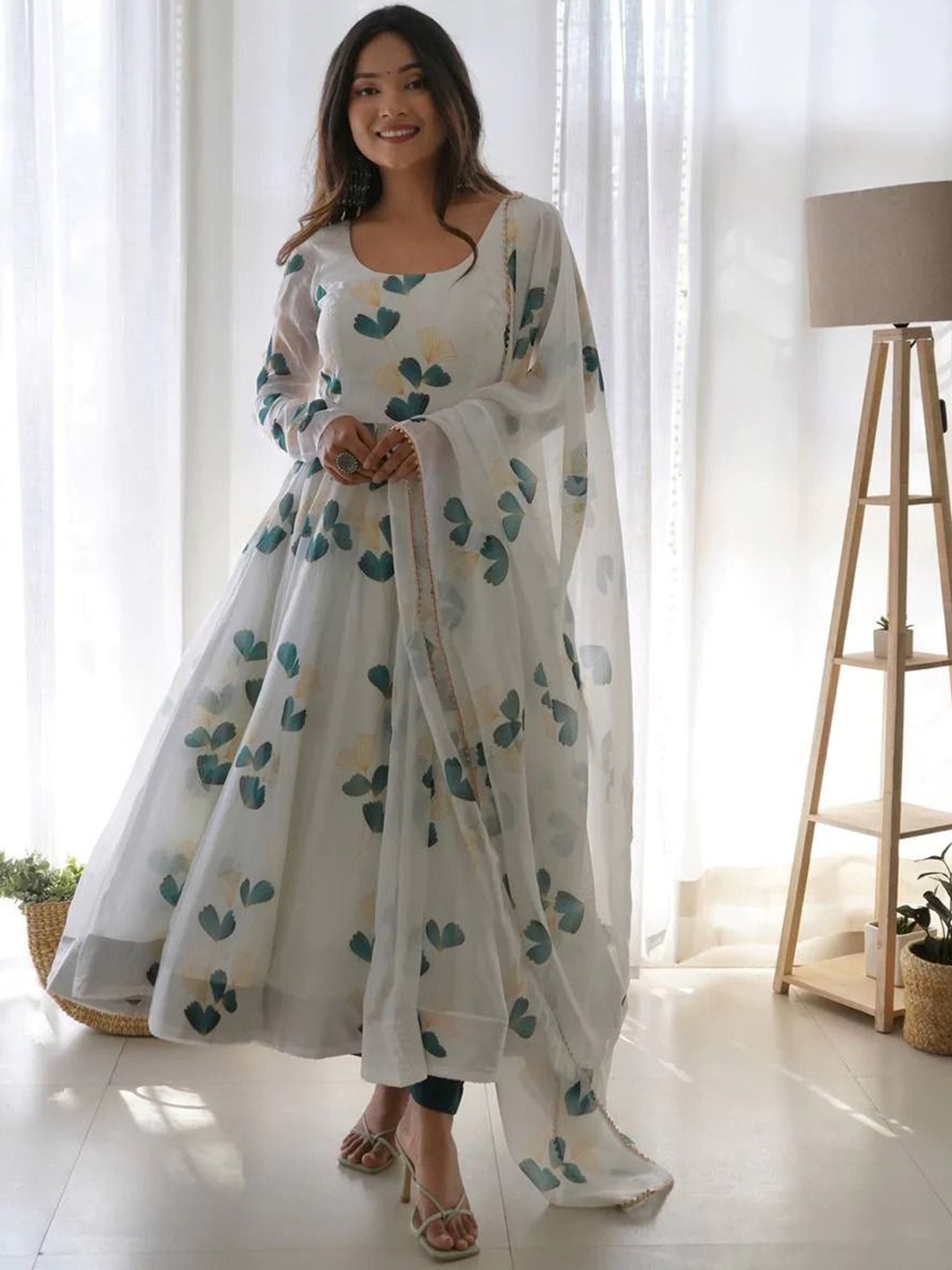 KALINI Women Floral Printed Regular Kurta with Trousers & With Dupatta, White
KALINI Women Floral Printed Regular Kurta with Trousers & With Dupatta, White