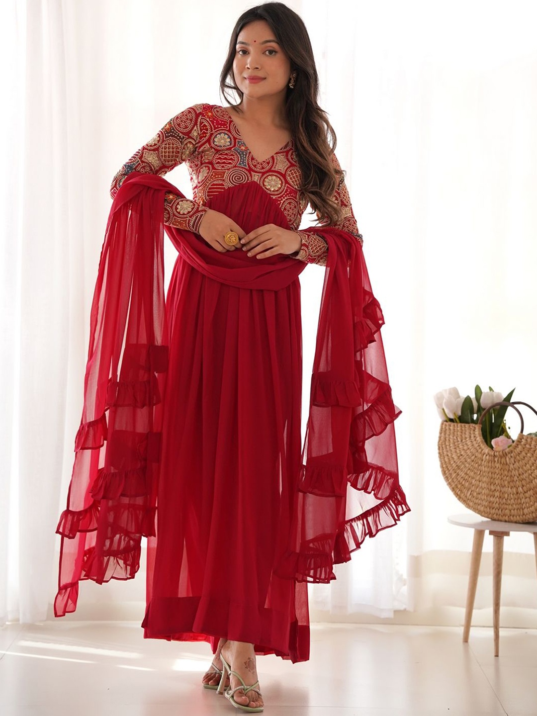 Yara Creation Women Floral Printed Regular Silk Georgette Kurta with Trousers & With Dupatta, Red
Yara Creation Women Floral Printed Regular Silk Georgette Kurta with Trousers & With Dupatta, Red
