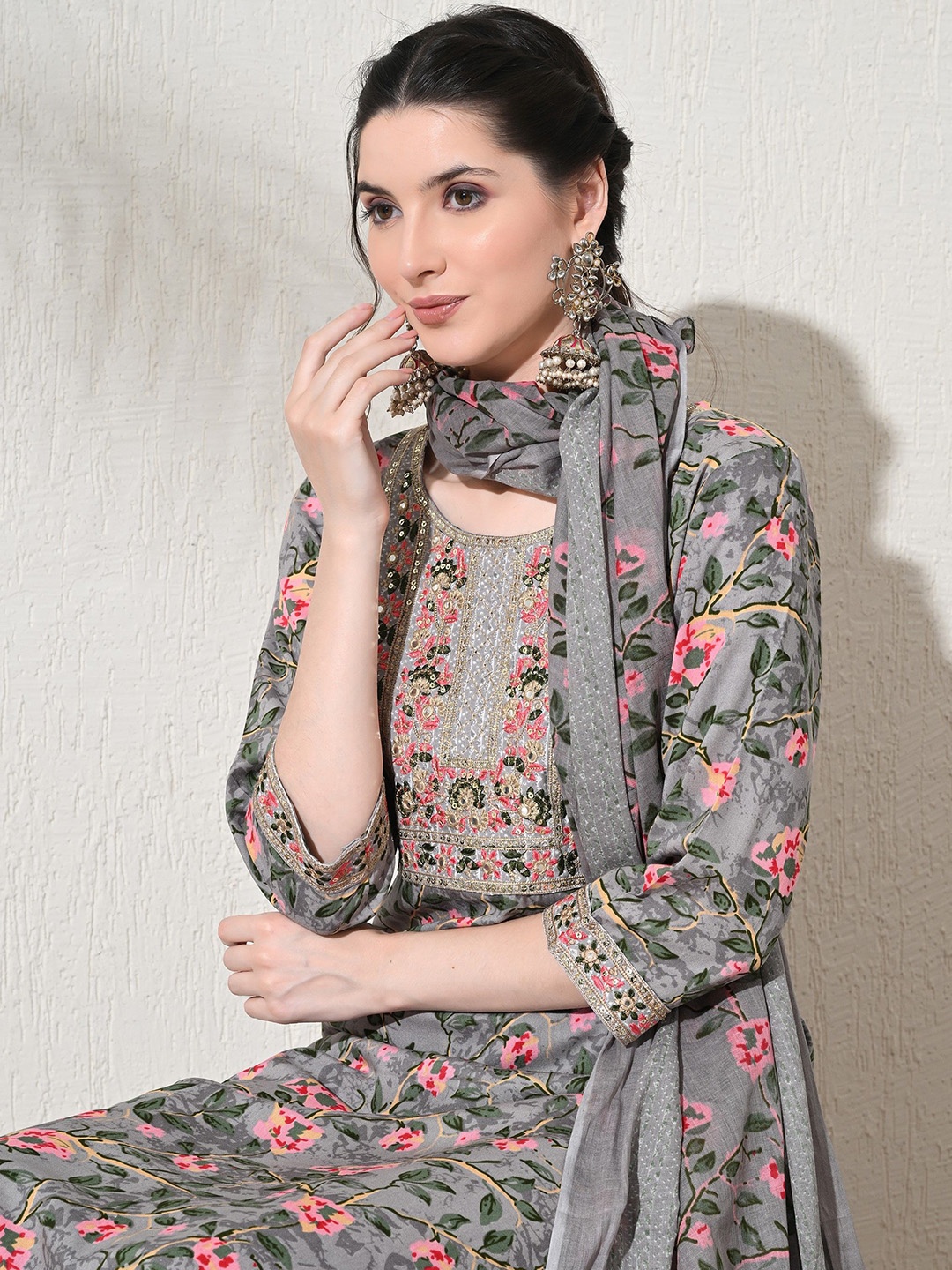 DORIYA Women Floral Printed Regular Thread Work Kurta with Trousers & With Dupatta, Grey
DORIYA Women Floral Printed Regular Thread Work Kurta with Trousers & With Dupatta, Grey