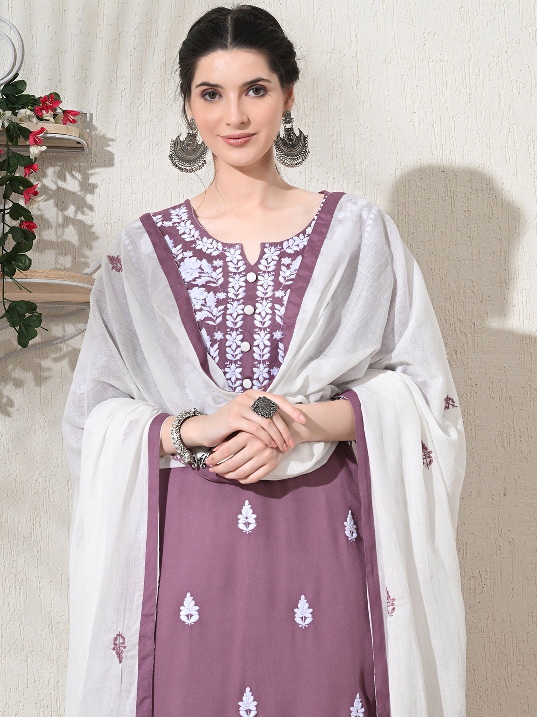DORIYA Women Floral Embroidered Regular Kurta with Trousers & With Dupatta, Purple
DORIYA Women Floral Embroidered Regular Kurta with Trousers & With Dupatta, Purple