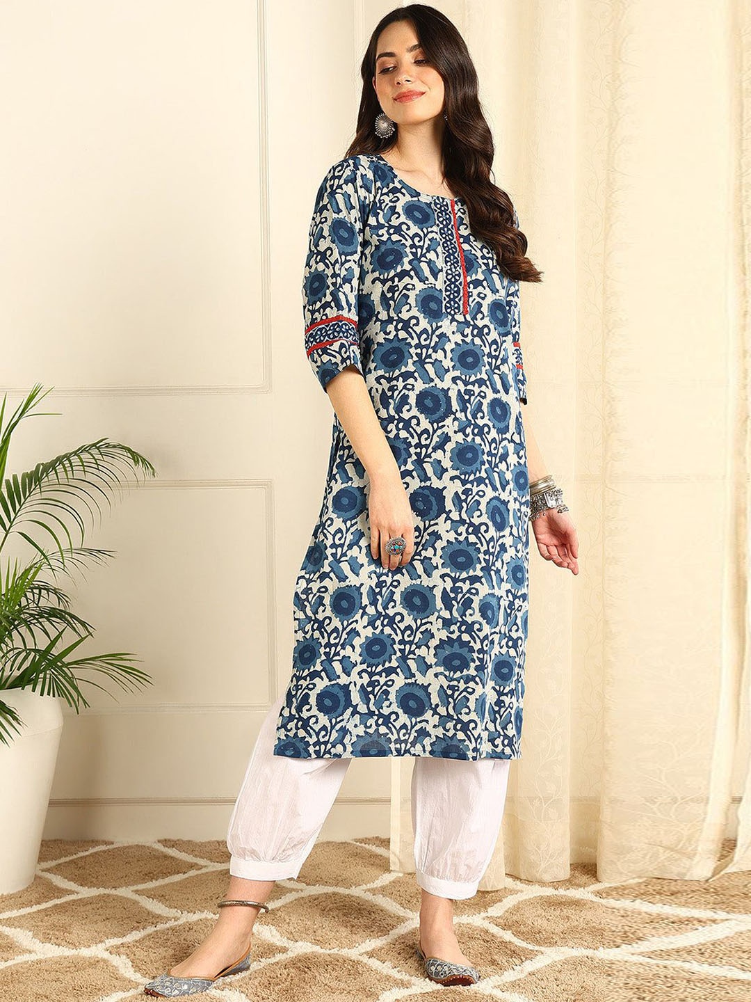 Tahiliya Women Ethnic Motifs Printed Keyhole Neck Thread Work Handloom Kurta, Blue
Tahiliya Women Ethnic Motifs Printed Keyhole Neck Thread Work Handloom Kurta, Blue